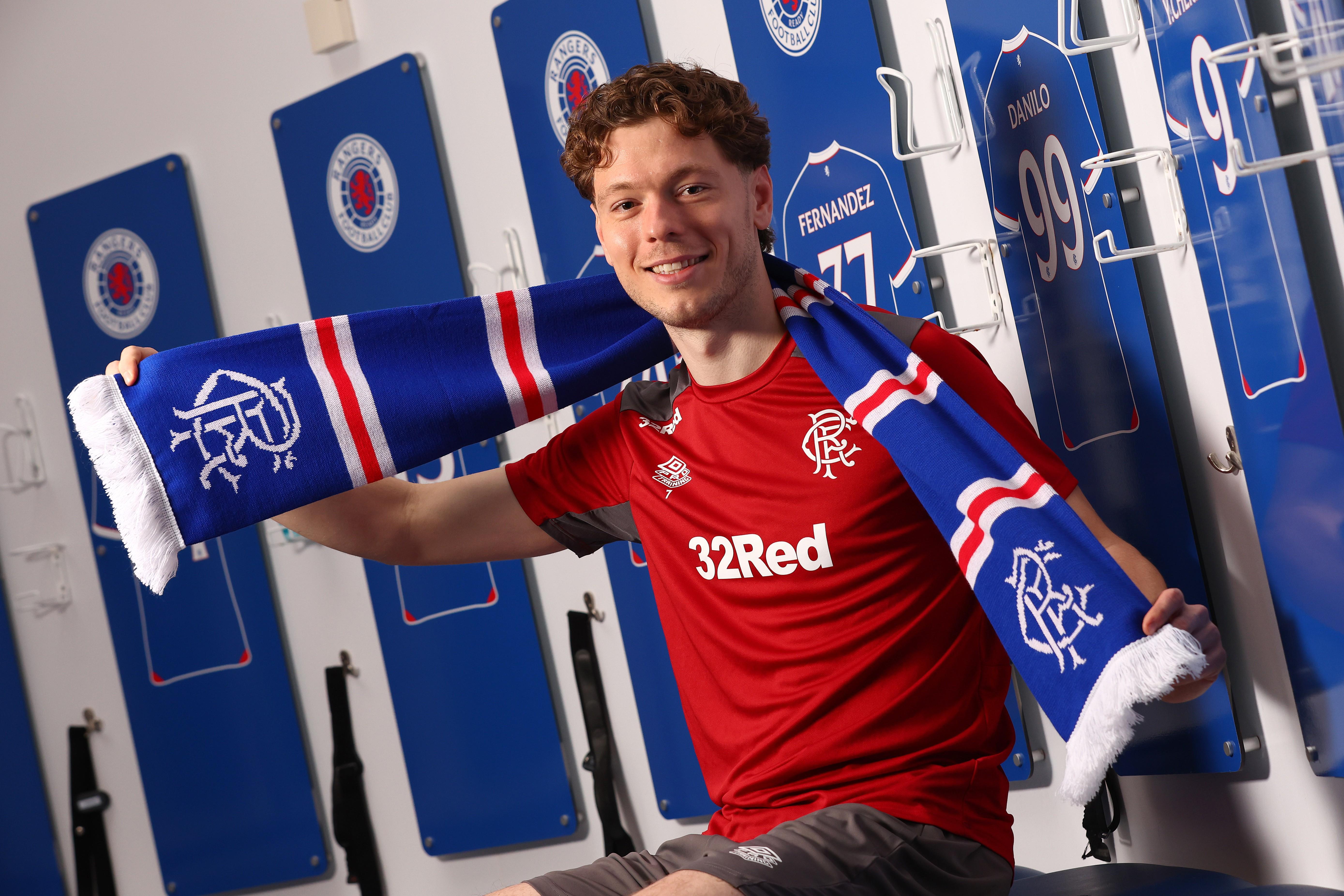 官方:沃尔夫斯堡边锋奥尔森租借加盟流浪者,含选择买断条款