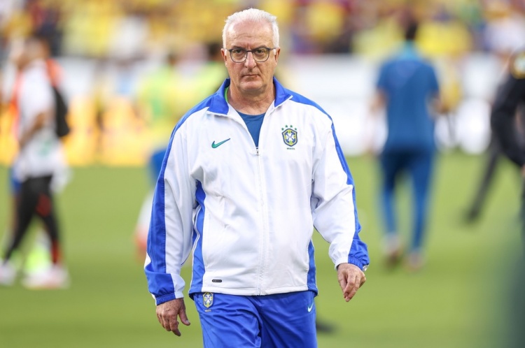 赏金女王模拟器官网-巴西前主帅：我和安切洛蒂成绩差不多，如果留任能率队踢好世界杯